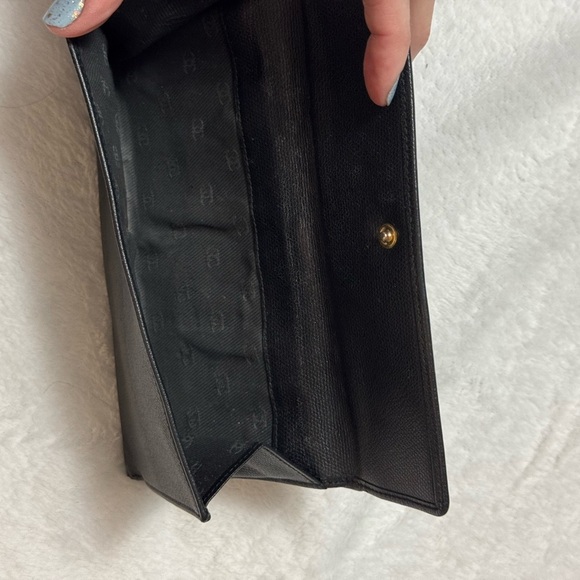 Chanel Wallet with Gold Logo - Picture 6 of 15